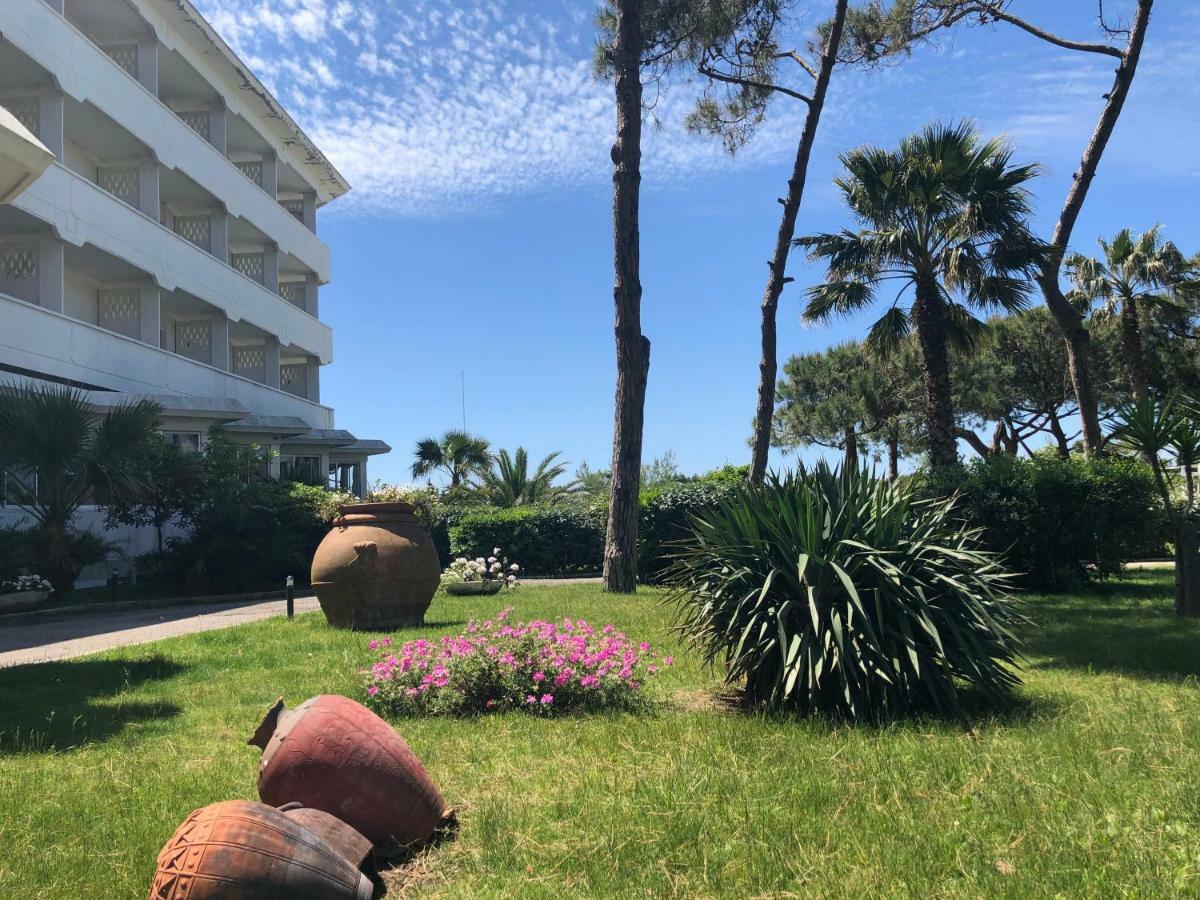 Domizia Palace Hotel Baia Domizia Exterior photo